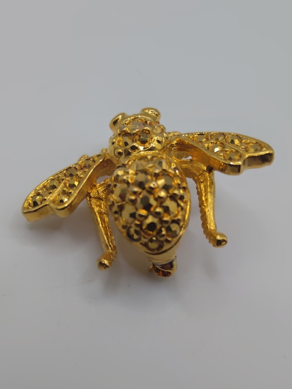 Joan Rivers Gold Tone Bee - Picture 4 of 8